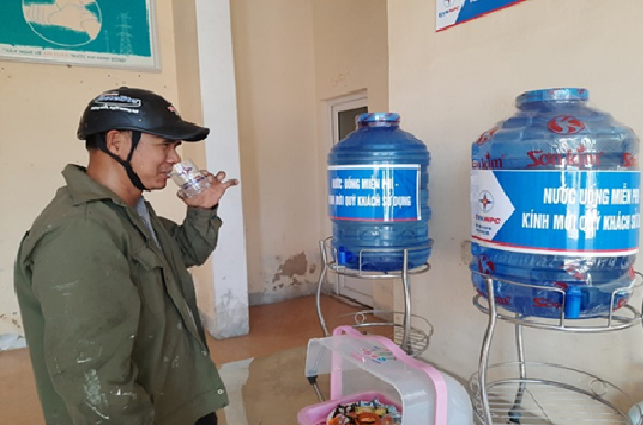 Điện lực Hương Sơn: Nước uống miễn phí - Hành động nhỏ ý nghĩa lớn